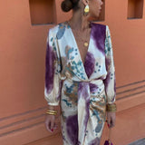 Abito elegante con scollo a V e taglio aderente ideale per l'autunno
