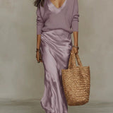 Abito maxi in raso con maglione a collo a V abbinato, stile elegante e raffinato